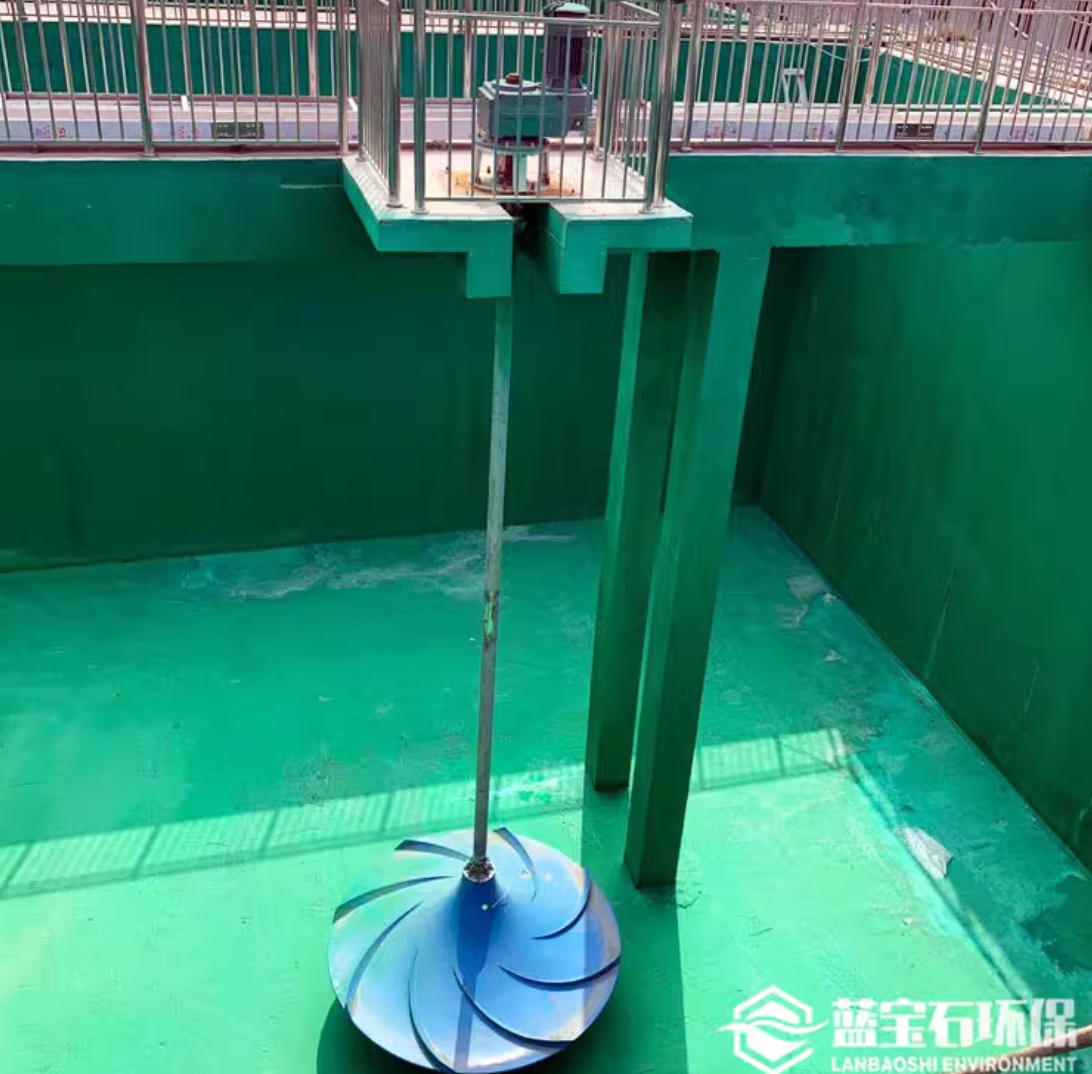 石家莊某公司采購南京藍寶石雙曲面攪拌機 深化污水成套設(shè)備合作